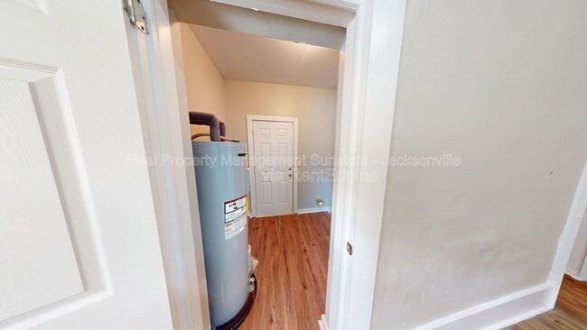 Building Photo - 2326 Moncrief Rd