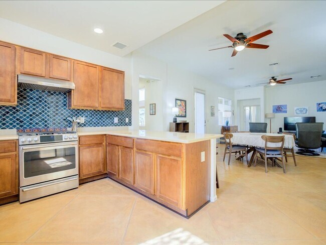 Building Photo - 10570 E Eleanor Maldonado Pl
