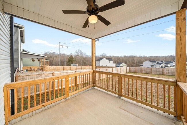 Building Photo - Pet Friendly Three Bedroom!