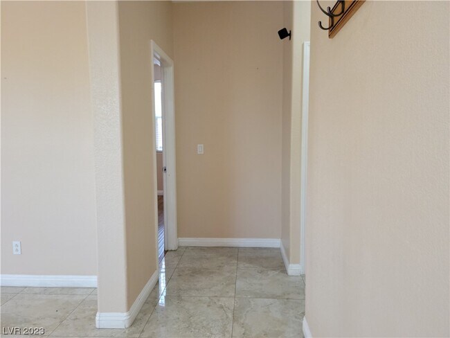 Building Photo - 1965 Digger Pine Dr