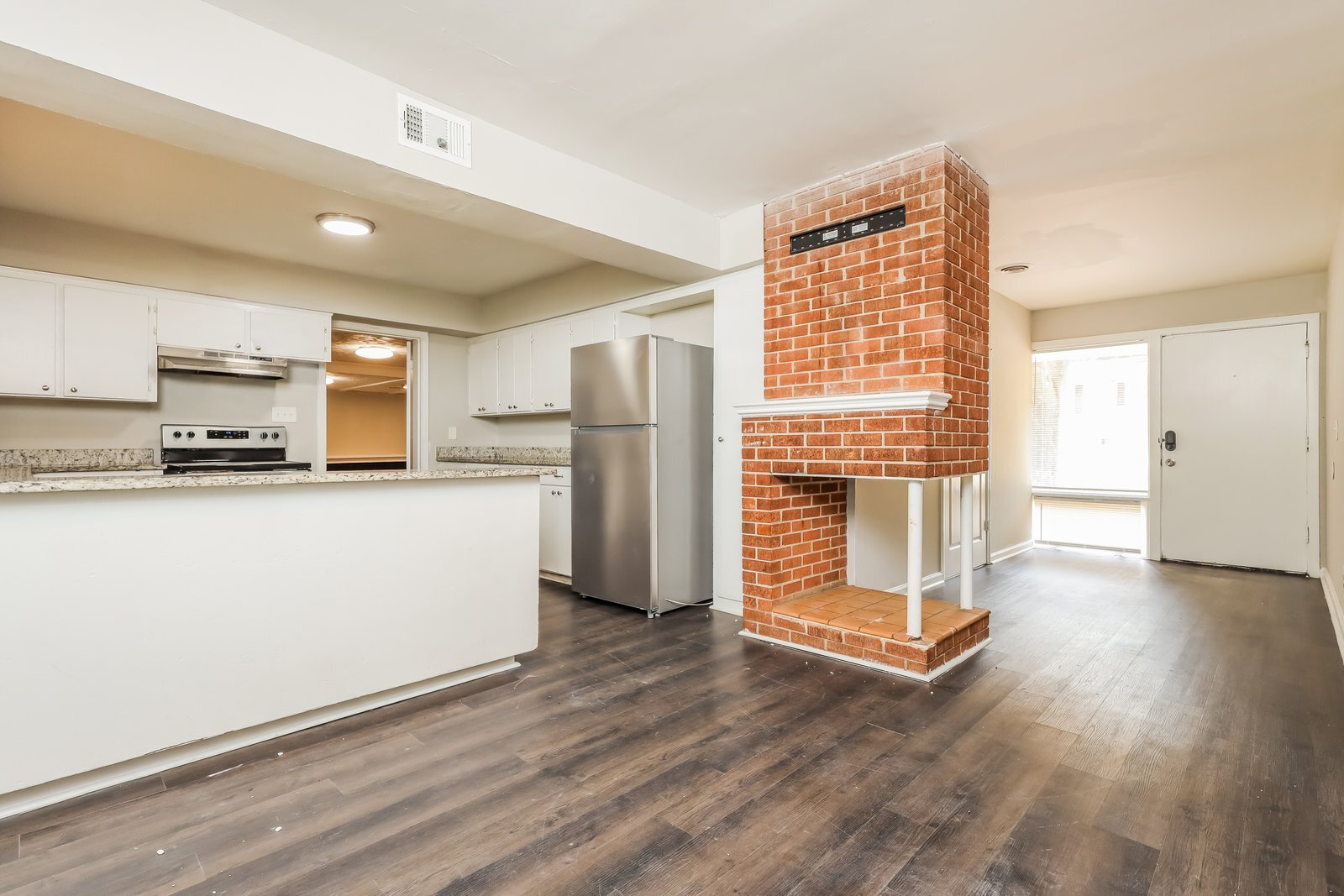 Building Photo - 3965 Mosley Dr