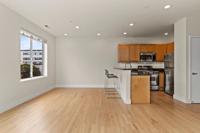 Building Photo - Lovely 2 Bed, 1.5 Bi-Level Hayes Valley Co...