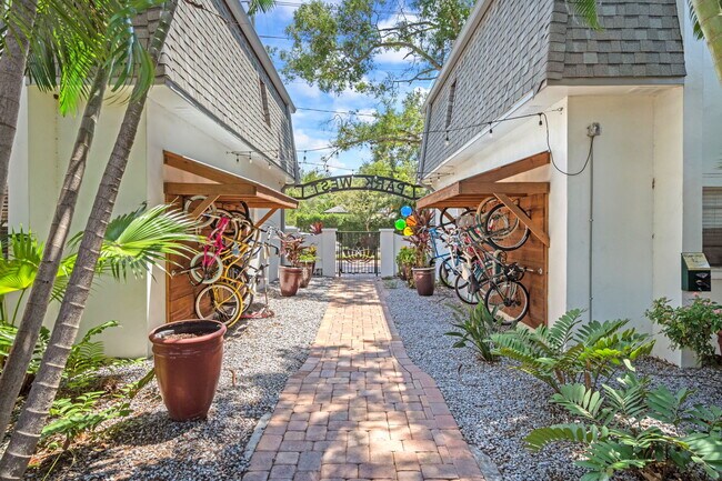 Building Photo - 2402 W Cleveland St