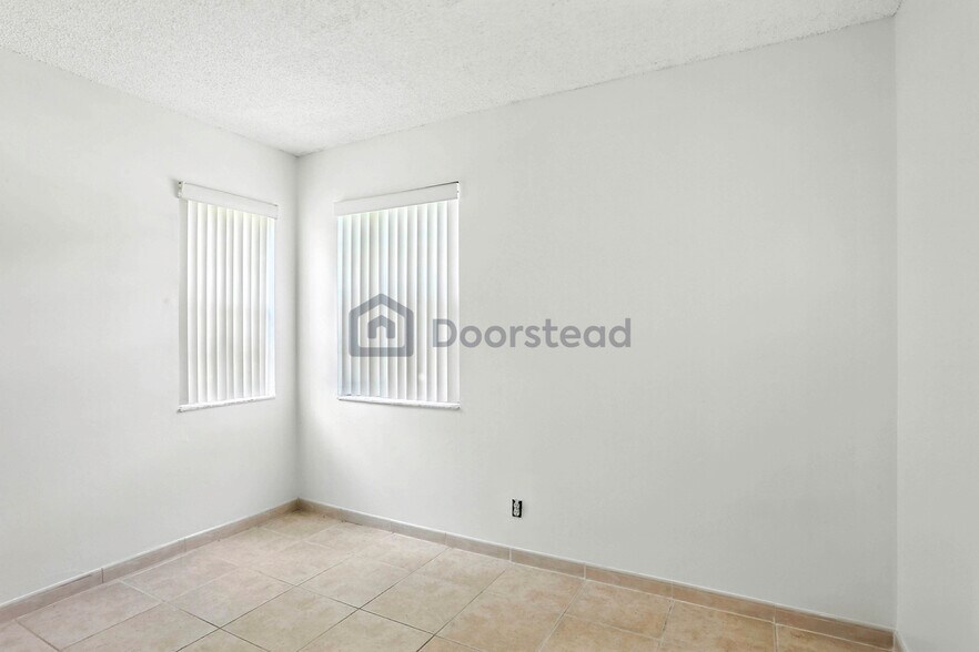 Building Photo - 3050 Norwood Pl