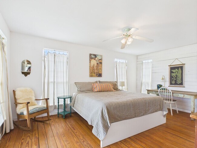 Building Photo - Hunting Retreat with 40 acre Yard