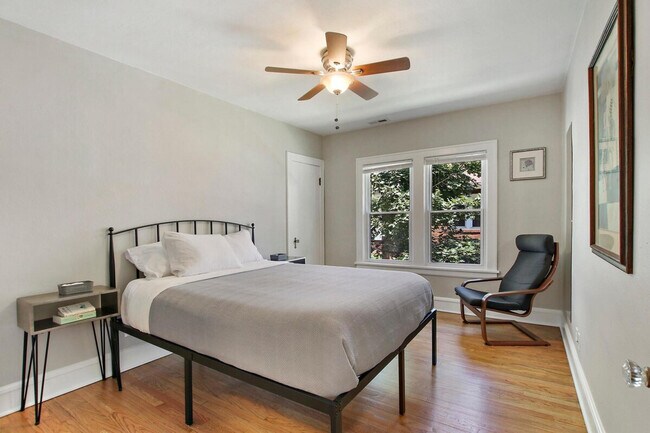 Building Photo - 915 W Pacific Ave