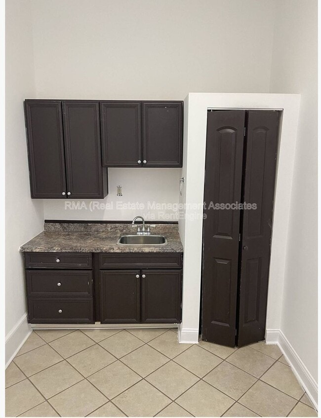 Building Photo - 11 Market St