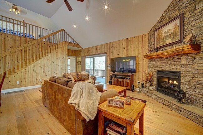 Building Photo - 329 Arrowood Pointe