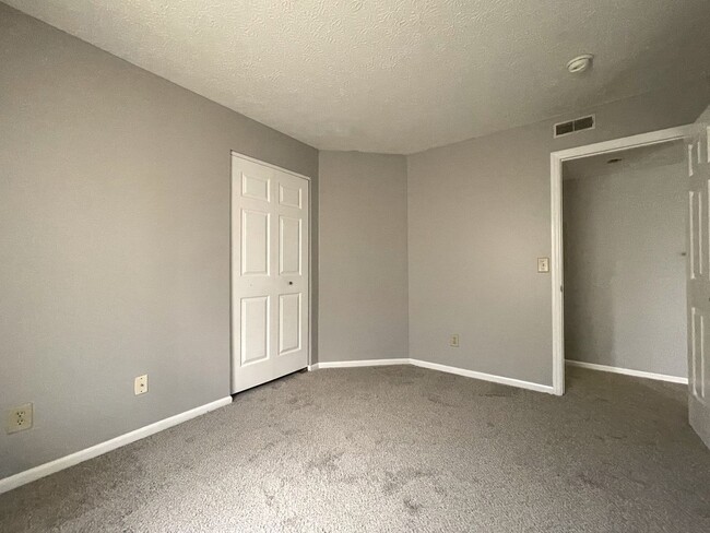 Building Photo - 5424 Cedar Springs