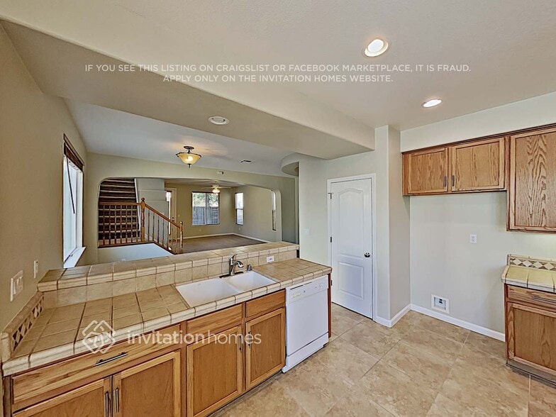 Building Photo - 2405 White Dr