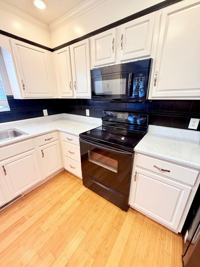 Building Photo - Bent Tree Subdivision - 4 BR - 2 Living Areas - 3 Car