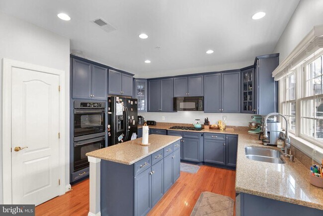 Building Photo - 92 Washington St