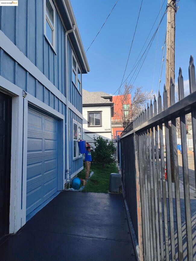 Building Photo - 3532 San Leandro St