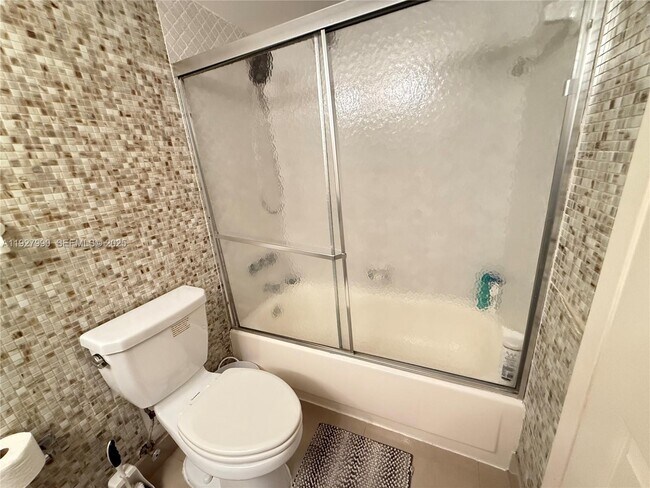 Building Photo - 18051 Biscayne Blvd