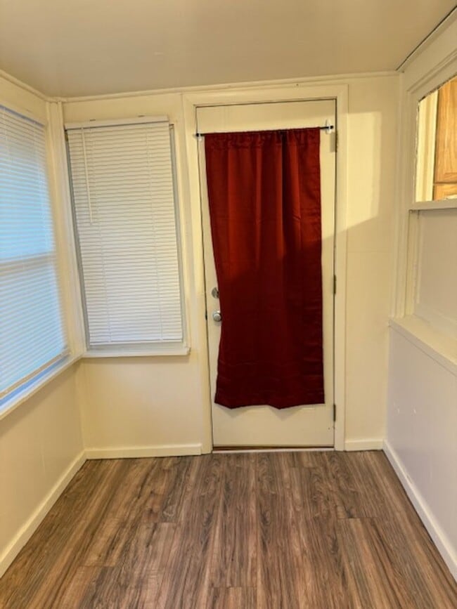 Building Photo - Quaint one bedroom home for rent at just $...