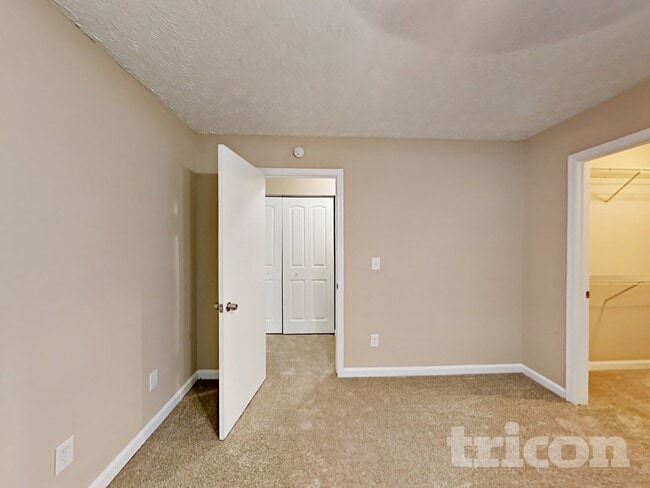 Building Photo - 2033 Pine Cone Dr SW
