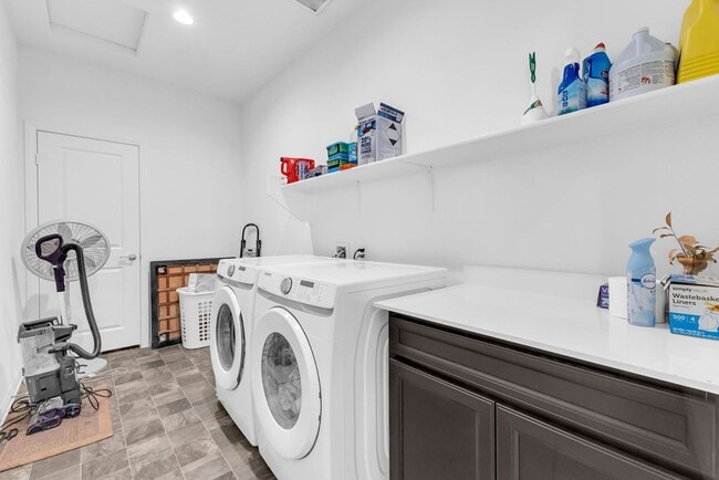 Building Photo - Spacious 5-Bedroom Home in Spencer’s Crossing – Murrieta - 6 Month - 1 Year or Lease To Own!