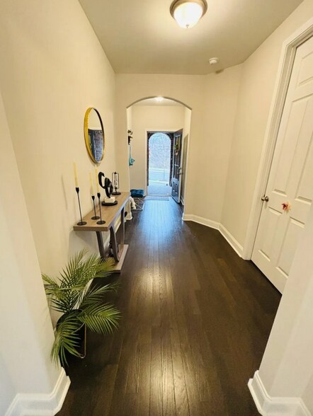 Building Photo - 871 Cherry Grove Dr