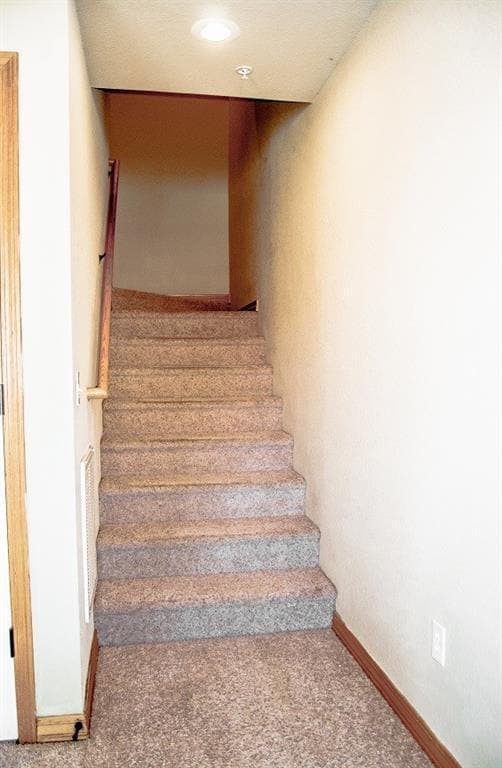 Building Photo - 2858 W Lakewood Dr