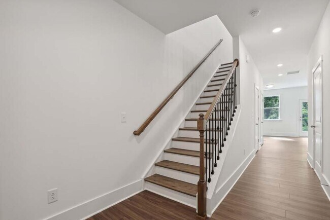 Building Photo - 1621 Gunnin Trce NW