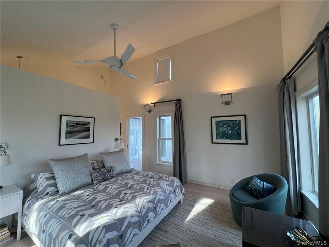 Building Photo - 42 N Menantic Rd