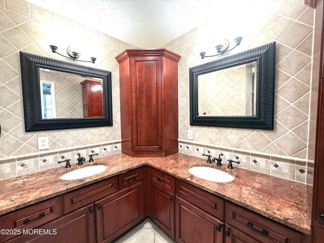 Building Photo - 28 Skylark Ct