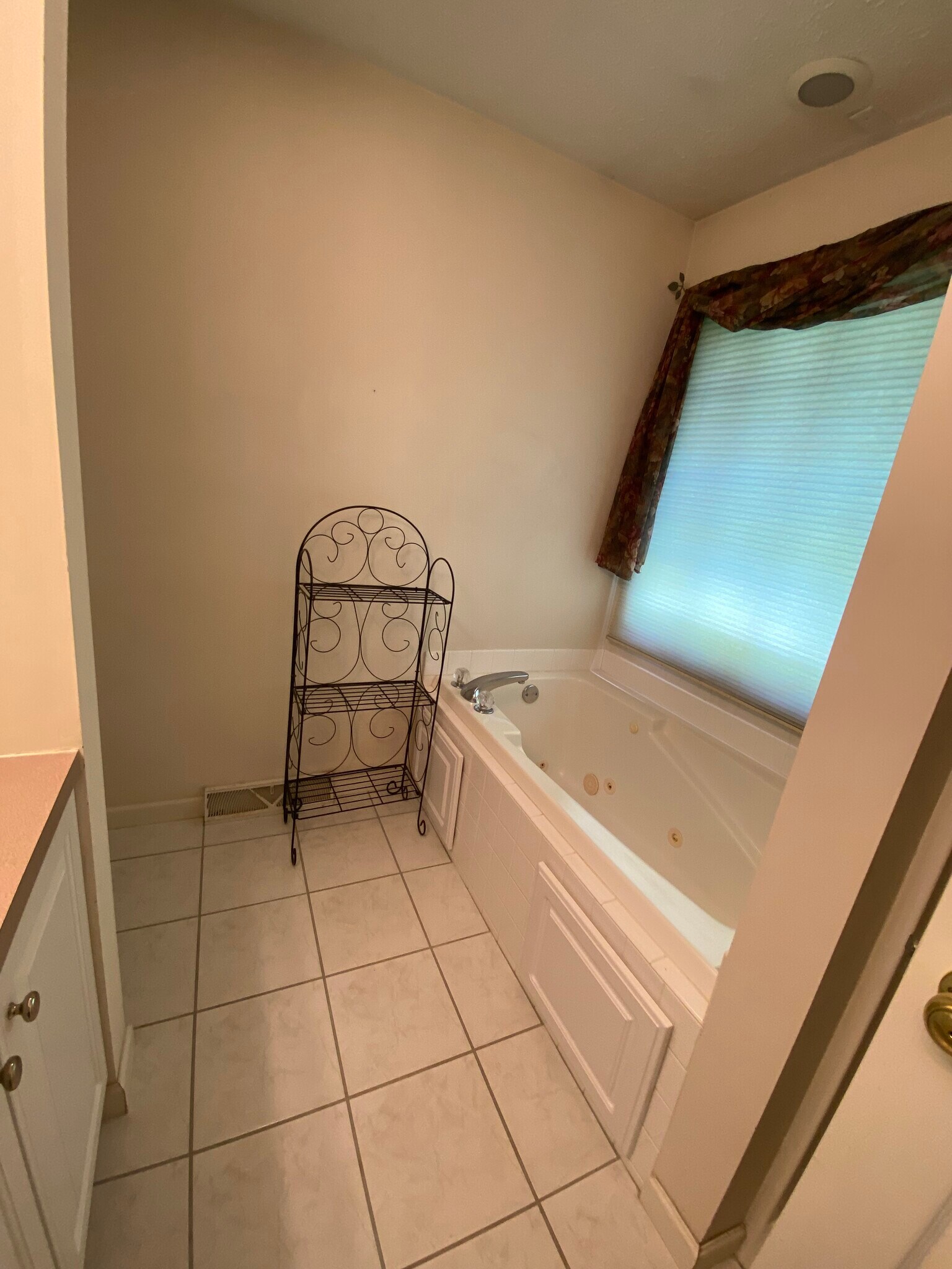 Building Photo - 123 Cobblestone Cir