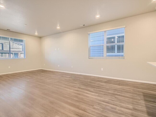 Building Photo - 12225 Creamery St