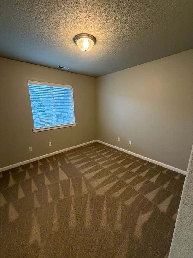 Building Photo - 3-Bed/2.5 Bath + Office & Bonus Room on Quiet Dead-End Street