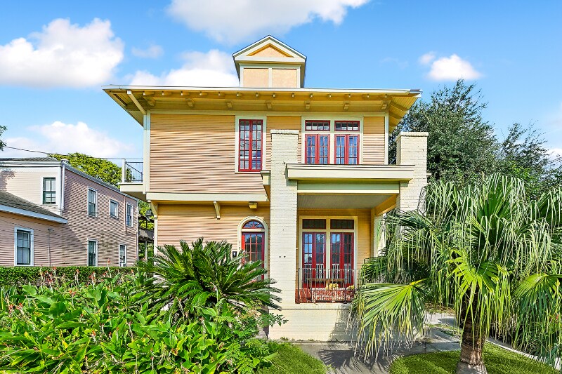 Building Photo - 319 S Lopez St