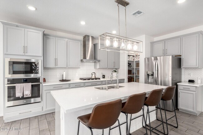 Building Photo - 10029 E Tahoe Ave