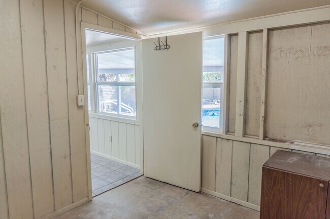 Building Photo - Spacious 3-Bedroom, 4-Bath Vintage Home wi...