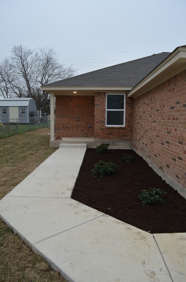Building Photo - 211 Coby Dr