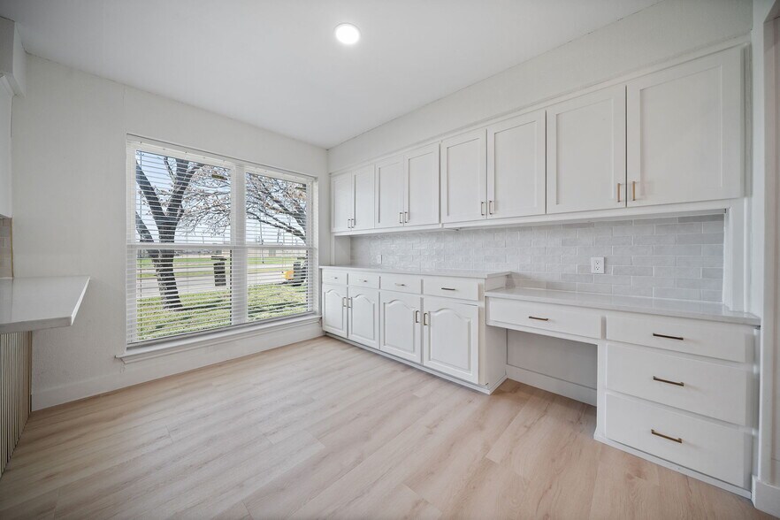 Building Photo - 9980 Brockbank Dr