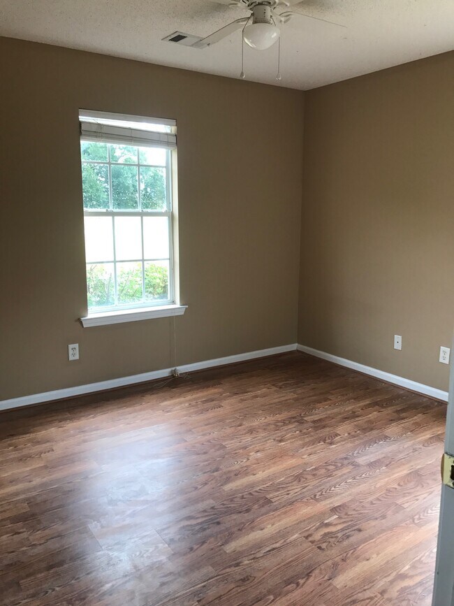 Building Photo - 814 King Arthur Dr