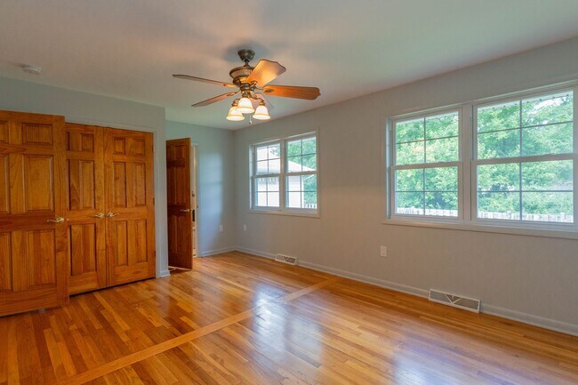 Building Photo - 4 Bed, 3, Bath Single Family Home in Ranson, WV