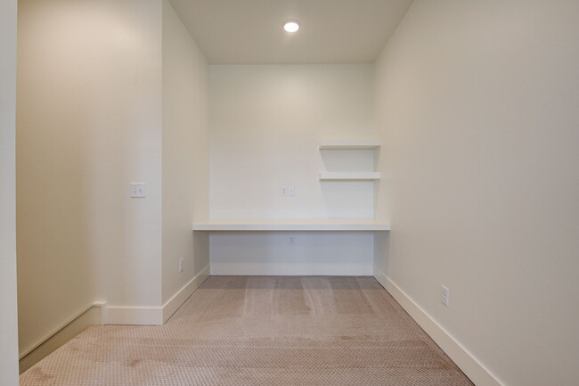 Building Photo - 2101 Dax Ln