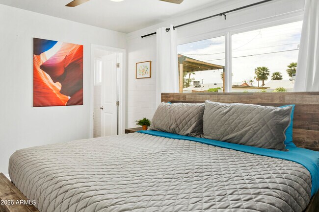 Building Photo - 7901 E Loma Land Dr