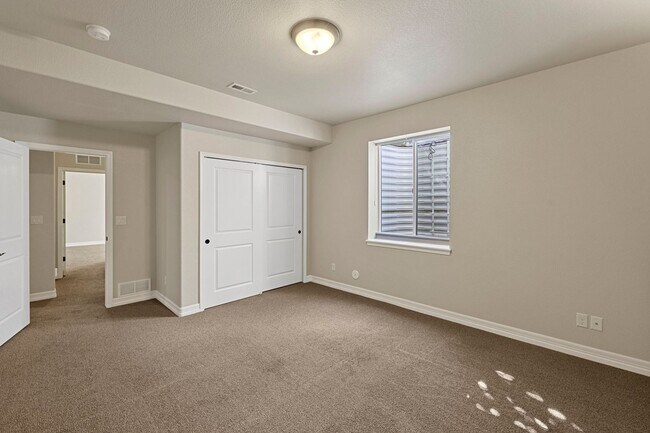 Building Photo - Immaculate & Stunning 4BD Ranch Style in C...