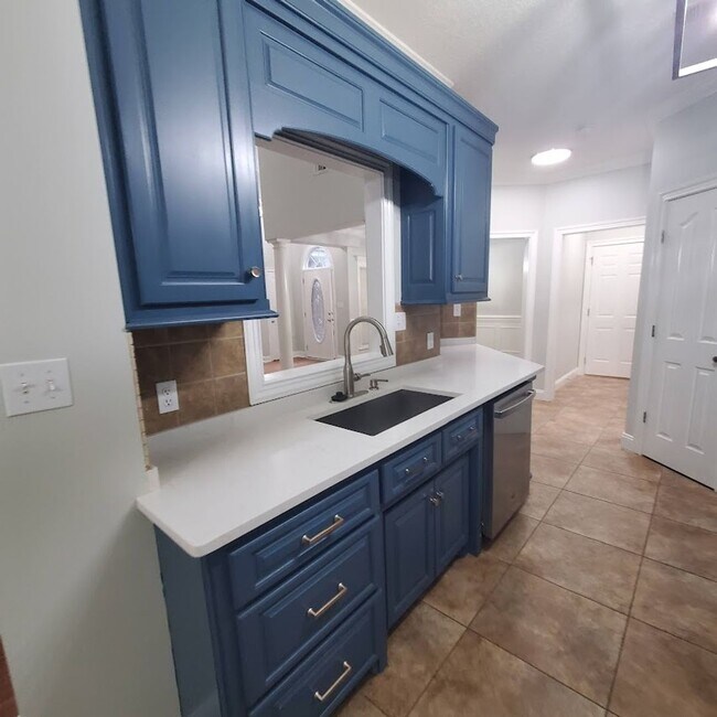 Building Photo - Spacious 3-Bedroom Home with Open Floor Plan and Fenced Backyard in Hahira, GA