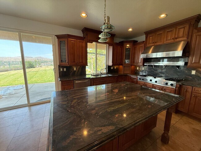 Building Photo - Fair Oaks Ranch 5 Bedroom Home in Canyon C...