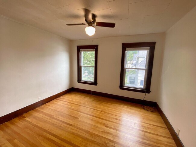 Building Photo - 14 Loring St