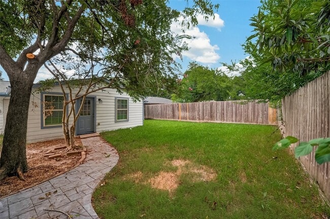 Building Photo - 1215 Mosher Ln