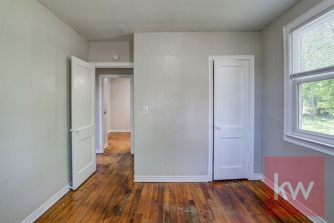 Building Photo - One Level, 2 Bedroom Unit in Kingsport