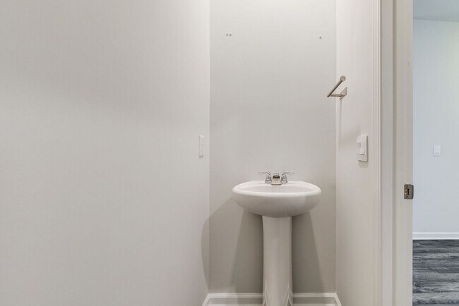 Building Photo - Spacious 5BR Home with Loft & Smart Features in Rincon