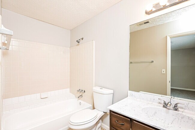 Building Photo - 2468 Mistletoe Ln SW