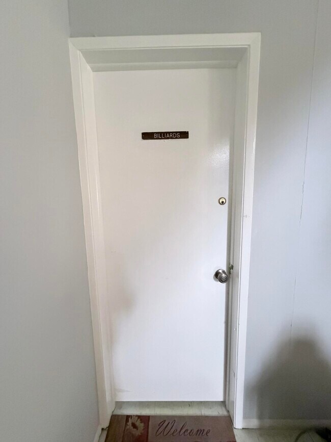 Building Photo - 1000 NE 14th Ave