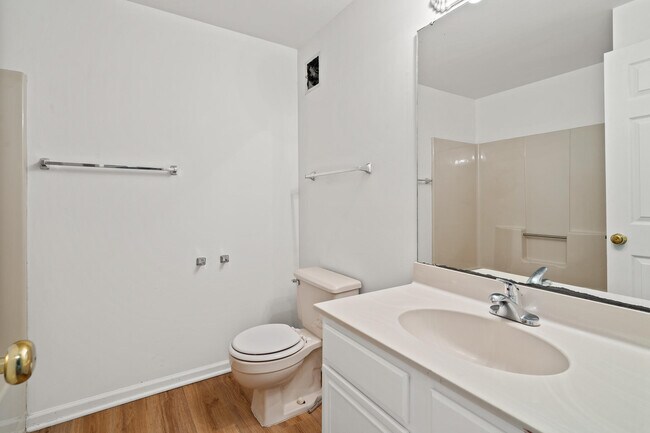 Building Photo - 2601 Hillshire Dr