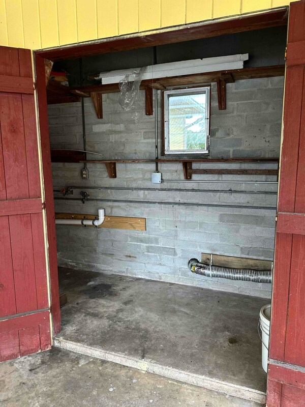 Building Photo - 736 White St