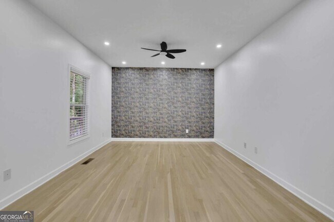 Building Photo - 902 Whistler Ln